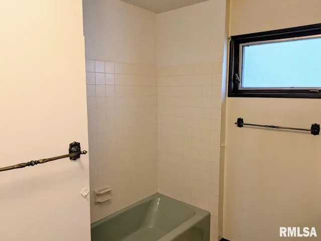 $99,900 | 528 South Emmett Street, Virden, IL 62690