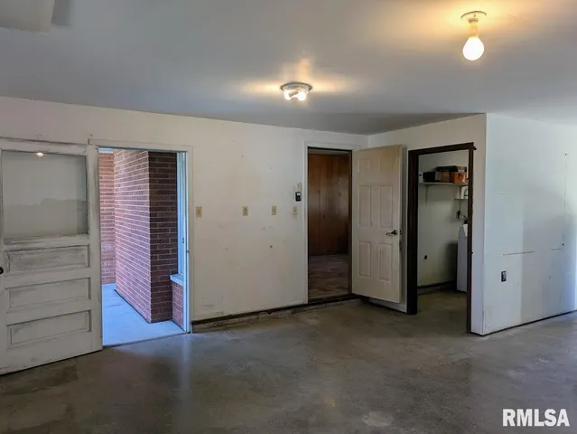 $99,900 | 528 South Emmett Street, Virden, IL 62690