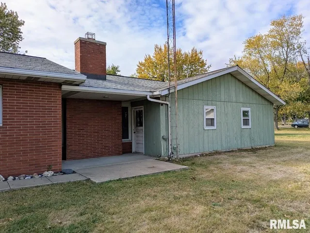 $99,900 | 528 South Emmett Street, Virden, IL 62690
