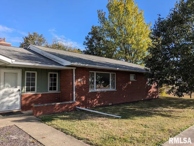 $99,900 | 528 South Emmett Street, Virden, IL 62690