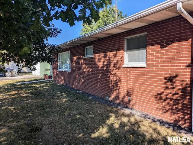 $99,900 | 528 South Emmett Street, Virden, IL 62690