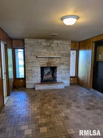 $99,900 | 528 South Emmett Street, Virden, IL 62690