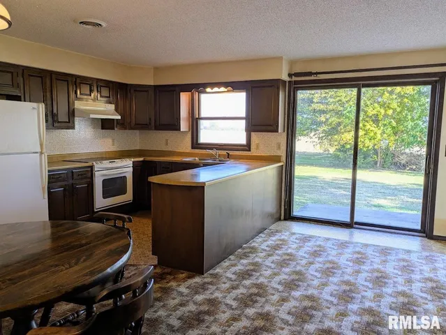 $99,900 | 528 South Emmett Street, Virden, IL 62690