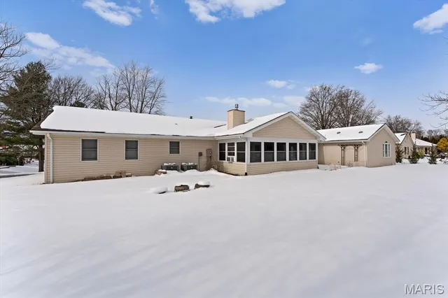 $368,800 | 29 Santa Anita Drive, Maryville, IL 62062