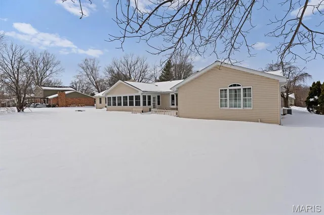 $368,800 | 29 Santa Anita Drive, Maryville, IL 62062