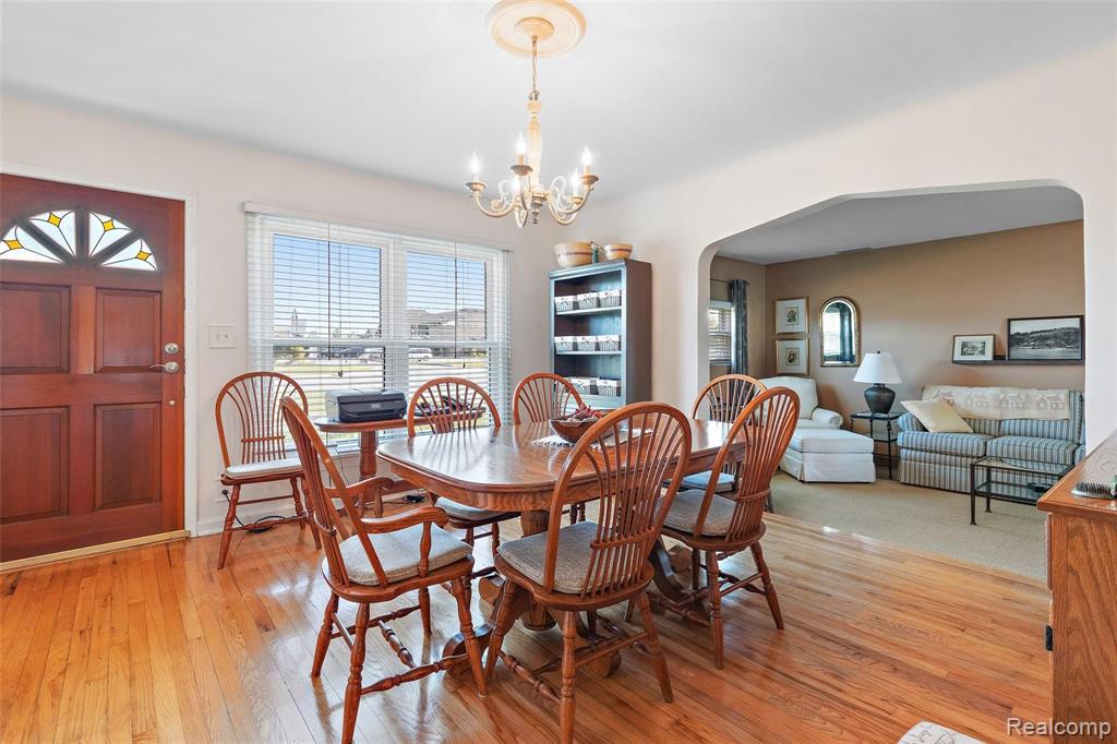 327 West Maple Road Clawson, MI 48017 - Photo 5 of 26