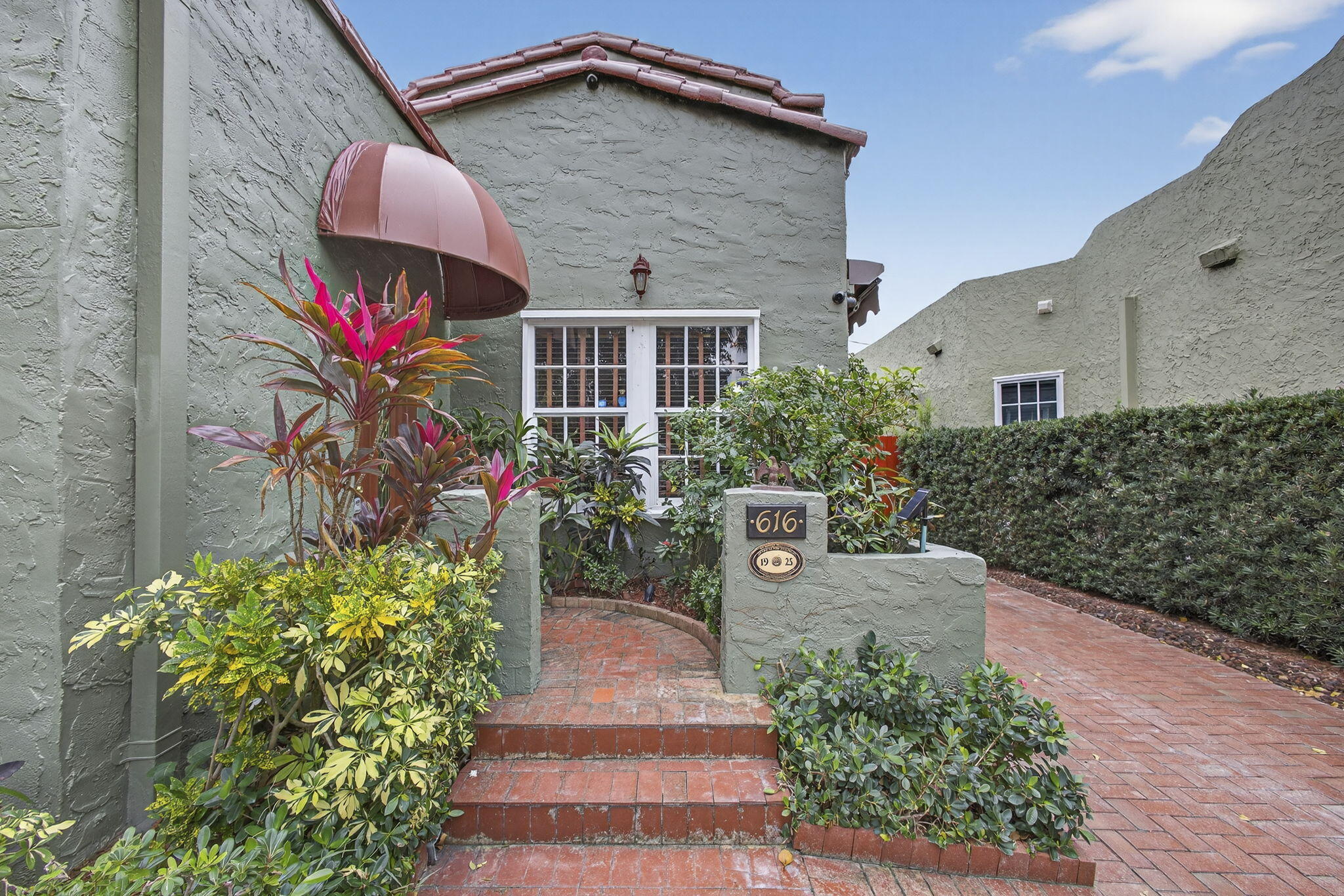 616 Upland Road West Palm Beach, FL 33401 - Photo 7 of 68 7-web-or-mls-BS1A6281