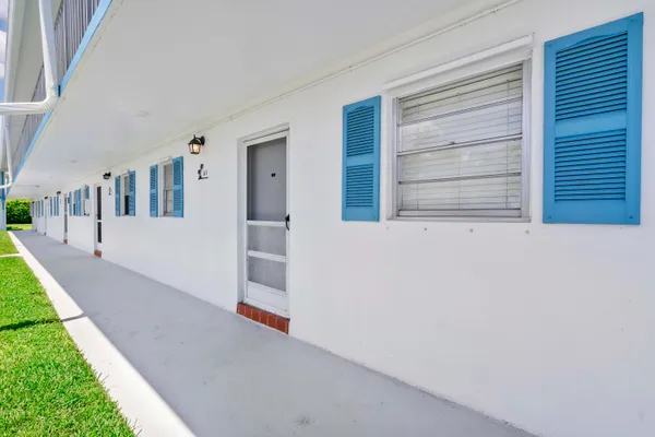 $114,900 | 1115 Lake Terrace, Unit 111, Boynton Beach, FL 33426