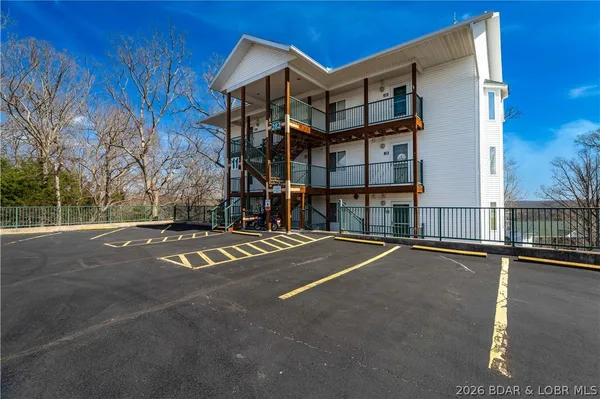 $230,000 | 282 Park Pl Drive, Unit 2A, Kaiser, MO 65047