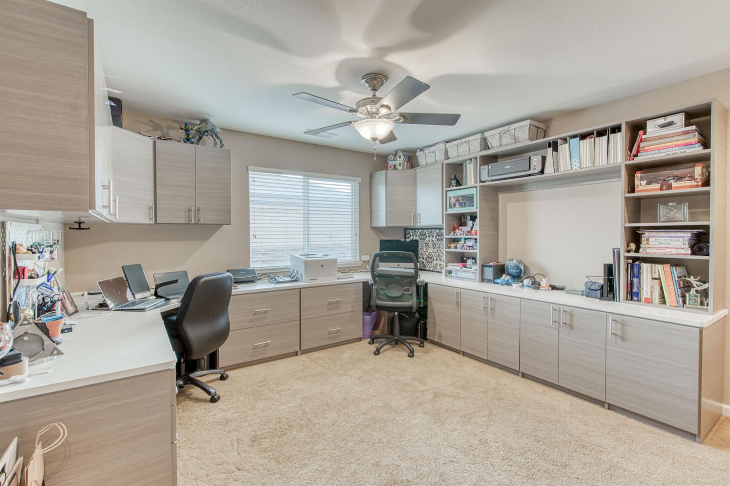 677 Everglade Avenue Clovis, CA 93619 - Photo 19 of 29 a view of workspace with workspace and windows