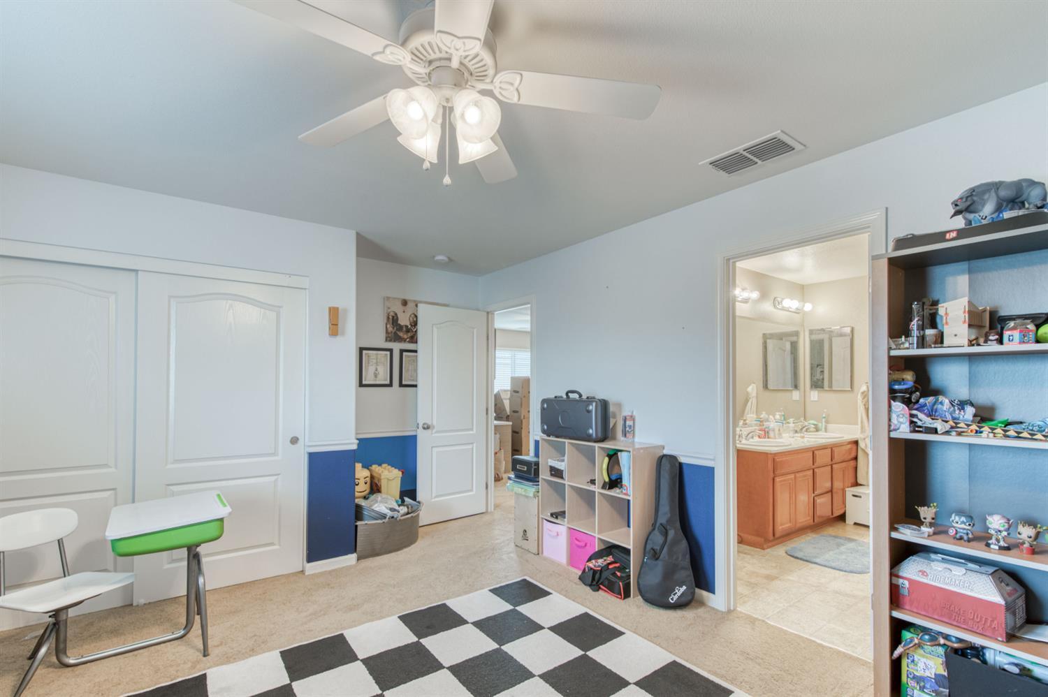 677 Everglade Avenue Clovis, CA 93619 - Photo 20 of 29 a view of kitchen with refrigerator and furniture