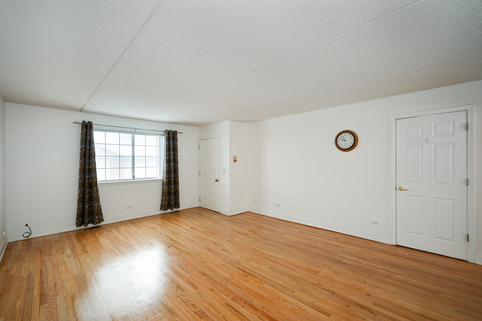 1348 South Lorraine Road, Unit A Wheaton, IL 60189 - Photo 3 of 21 a view of a livingroom with wooden floor and window