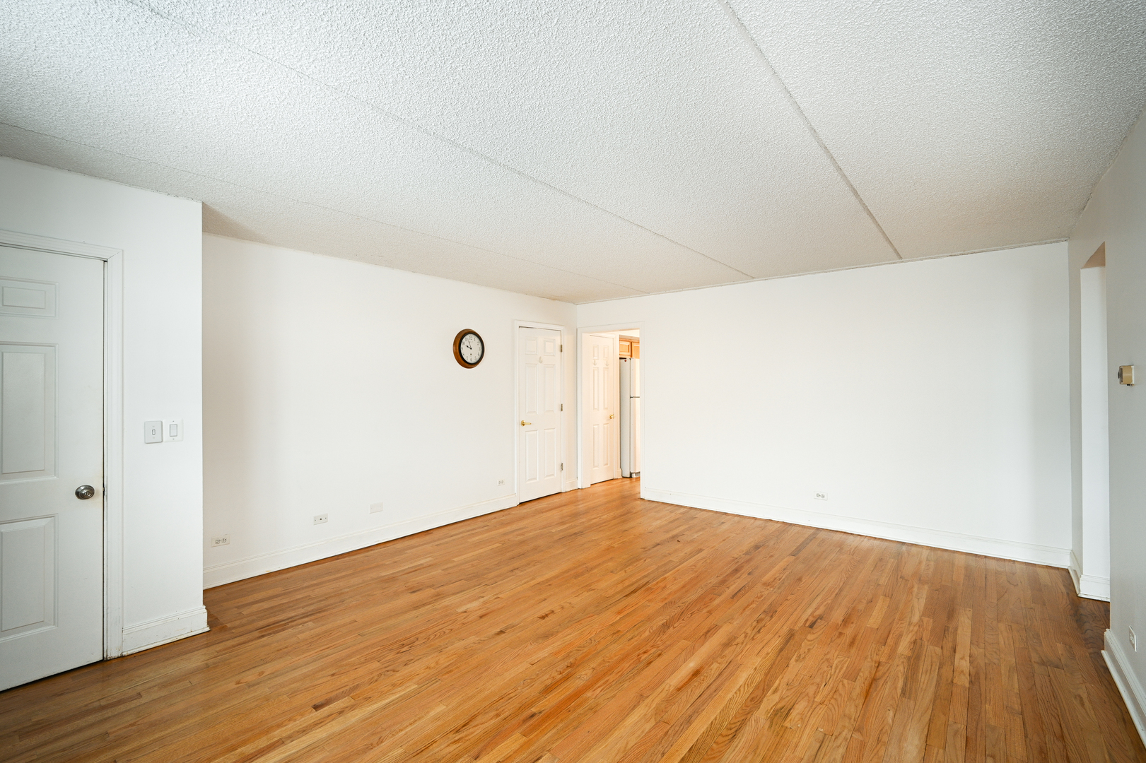 1348 South Lorraine Road, Unit A Wheaton, IL 60189 - Photo 4 of 21 a view of empty room
