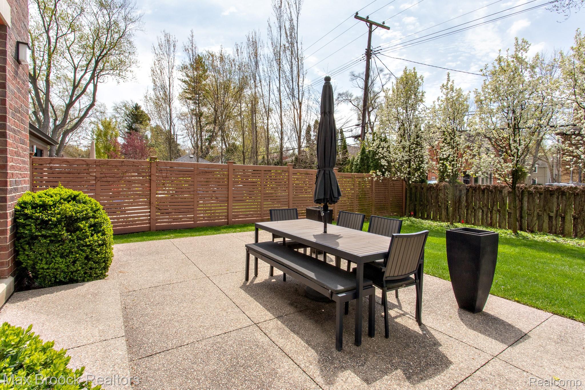 25925 York Road Royal Oak, MI 48067 - Photo 83 of 88 Fenced backyard with outdoor dining area and a patio area