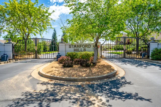 a view of a house with backyard and tree