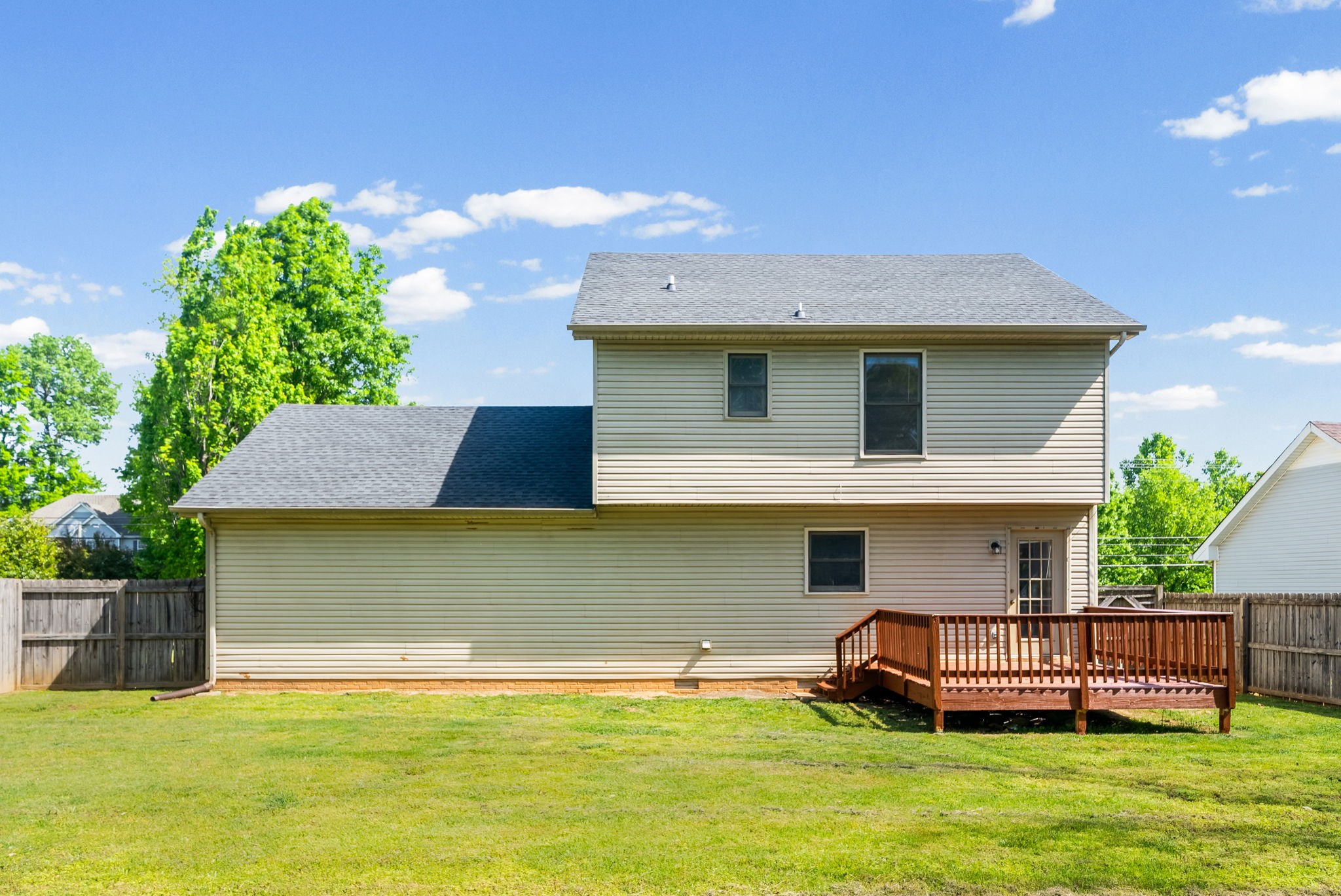 1706 Hazelwood Road Clarksville, TN 37042 - Photo 27 of 31 a front view of a house with a yard