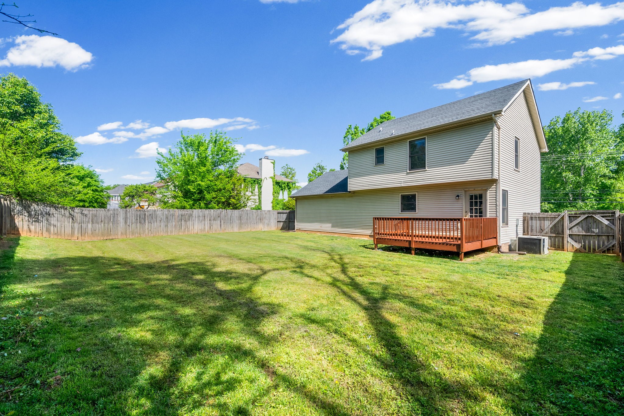 1706 Hazelwood Road Clarksville, TN 37042 - Photo 28 of 31 a front view of house with yard