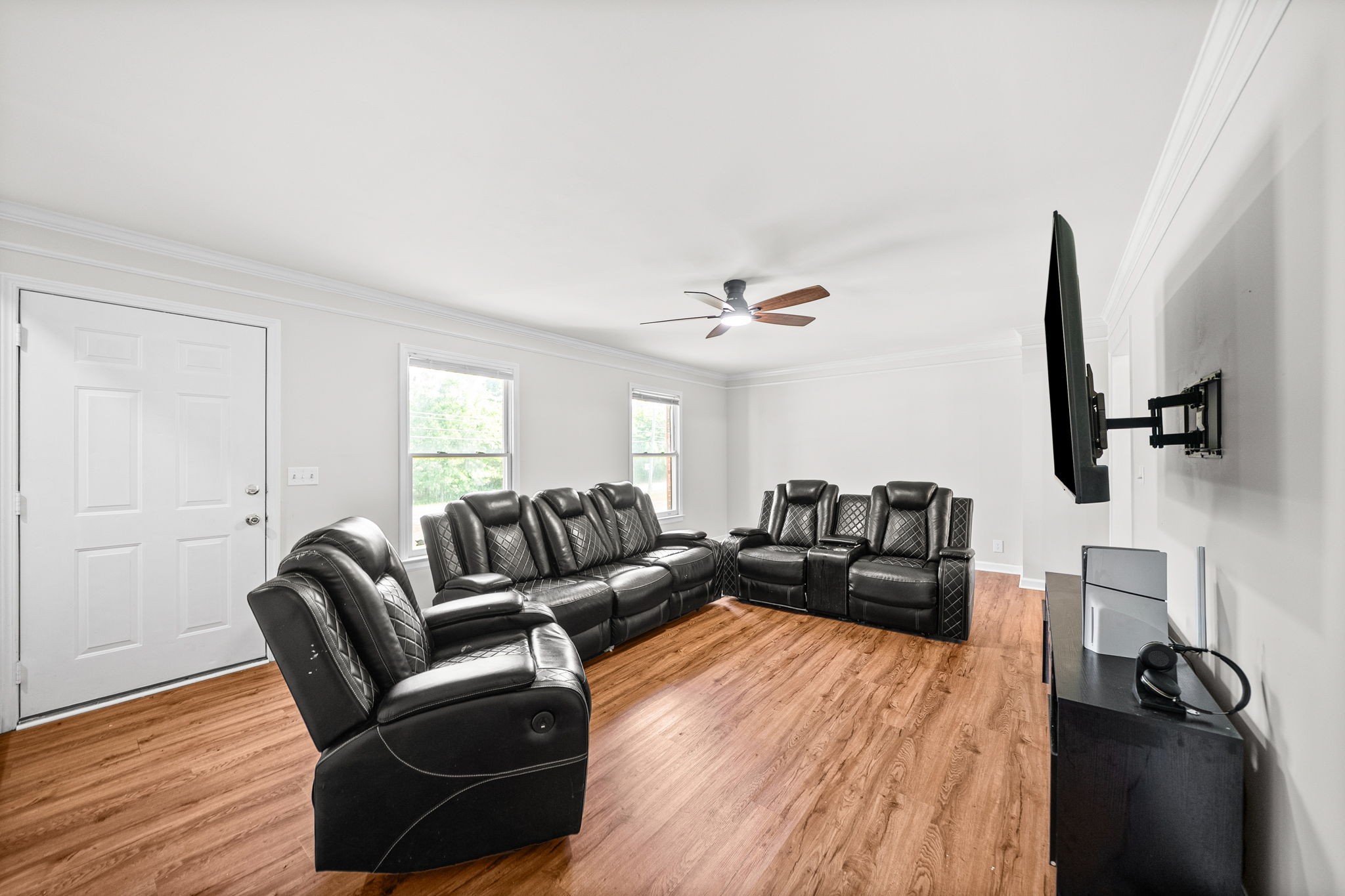 1706 Hazelwood Road Clarksville, TN 37042 - Photo 5 of 31 a living room with furniture and a wooden floor
