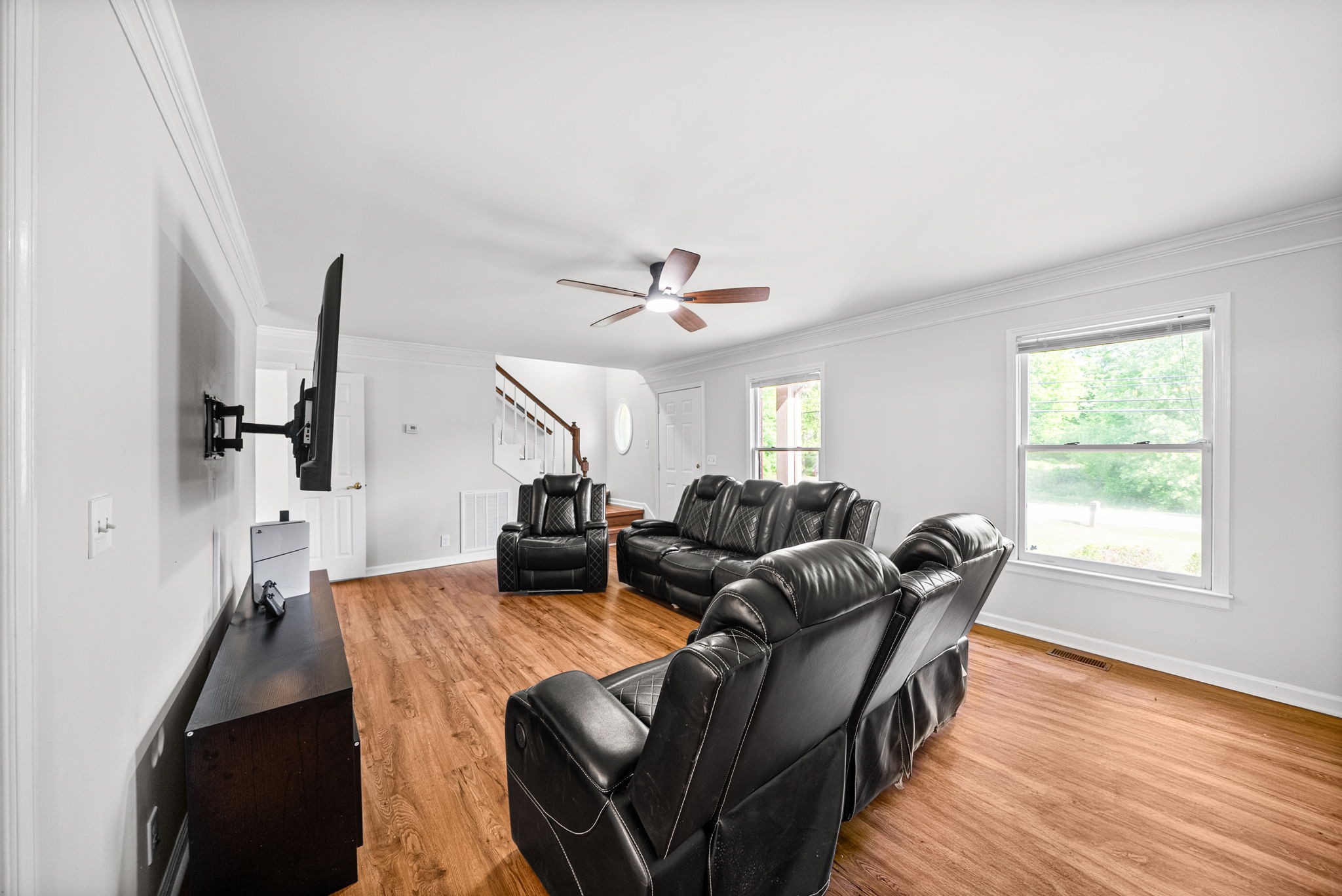 1706 Hazelwood Road Clarksville, TN 37042 - Photo 6 of 31 a living room with furniture and a window