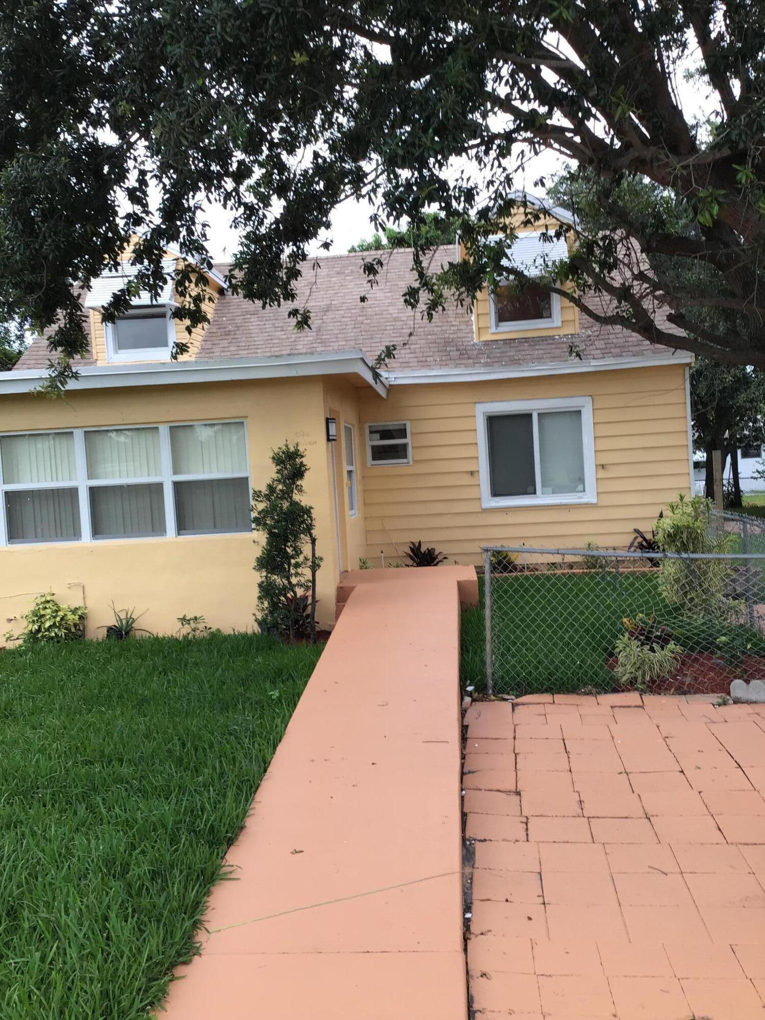 619 Southwest 10th Street Delray Beach, FL 33444 - Photo 1 of 88 9EB05E24-CAF1-48C4-AED7-1F63739D389C