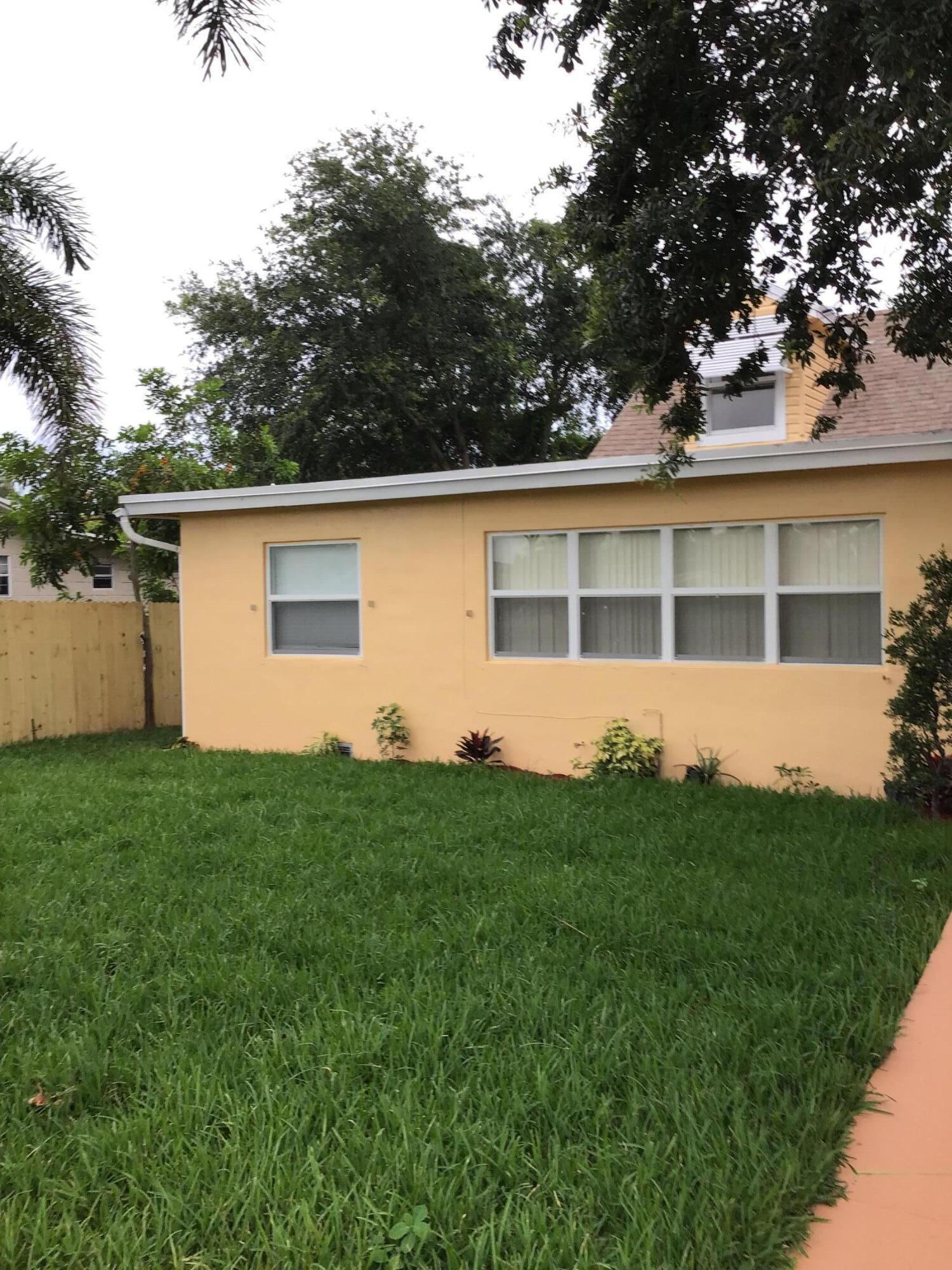 619 Southwest 10th Street Delray Beach, FL 33444 - Photo 2 of 88 F4D97F45-ECDD-410C-B950-6D8071C59FDE