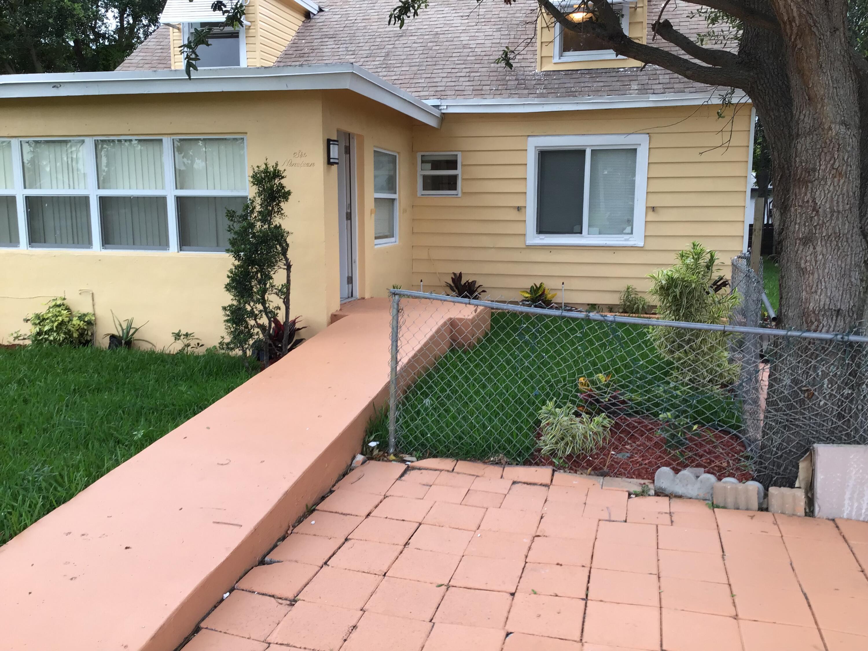 619 Southwest 10th Street Delray Beach, FL 33444 - Photo 27 of 88 FFEC5F38-5CE0-46E3-8781-4000B403504E