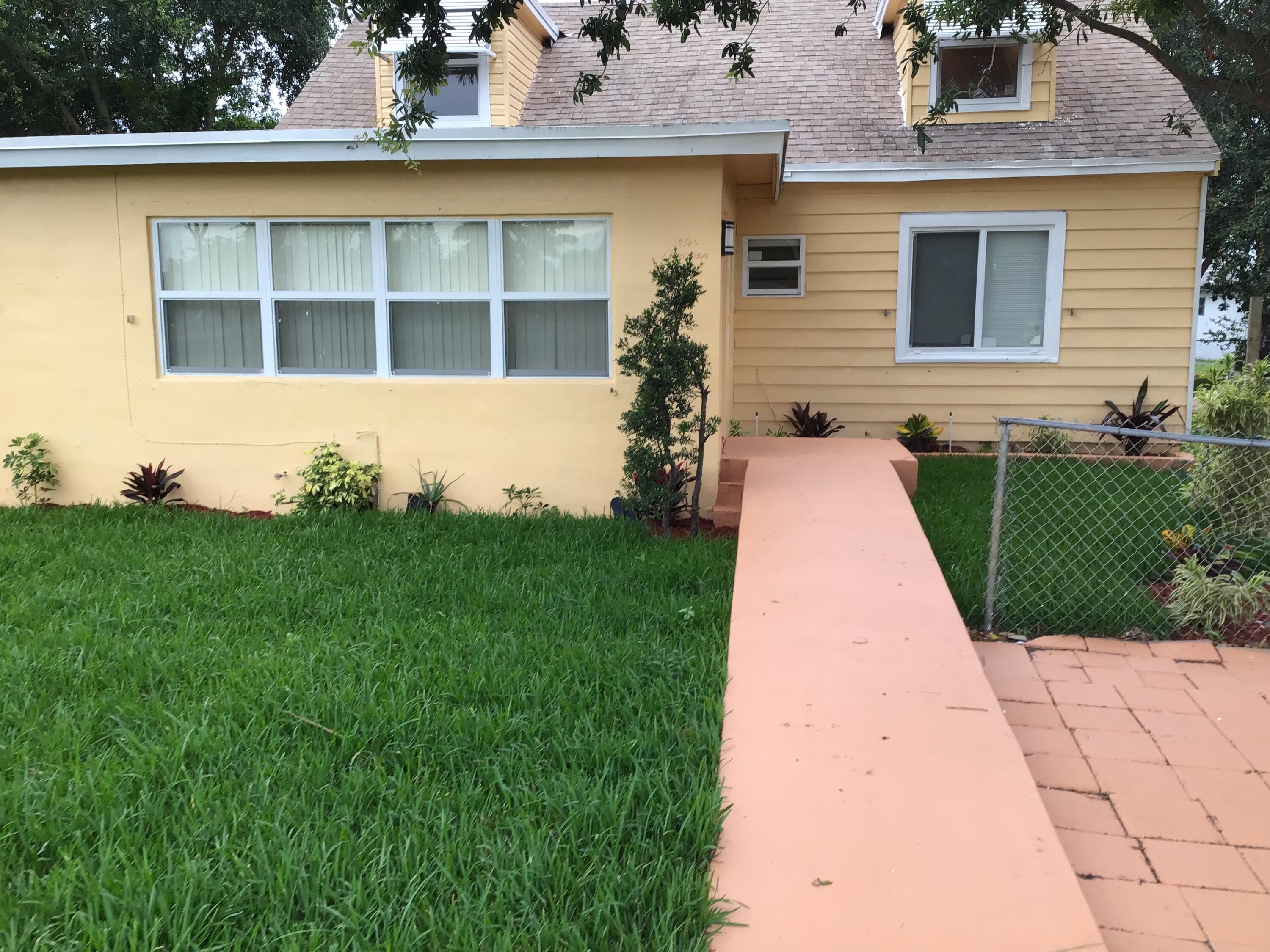 619 Southwest 10th Street Delray Beach, FL 33444 - Photo 28 of 88 585A5BF2-E9FA-42B5-9BC2-98093EAE72E4