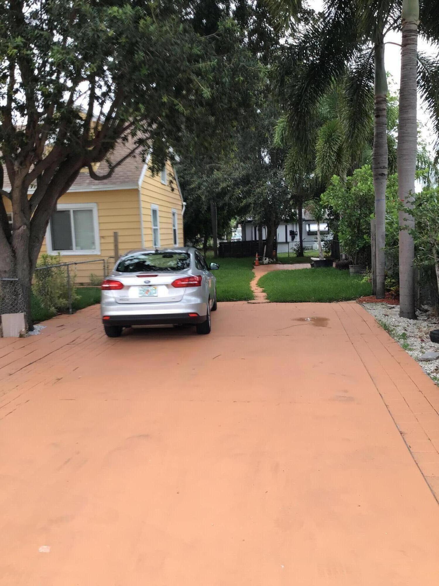 619 Southwest 10th Street Delray Beach, FL 33444 - Photo 5 of 88 DC0BF09B-CC4D-4356-9775-C06429AE12B8
