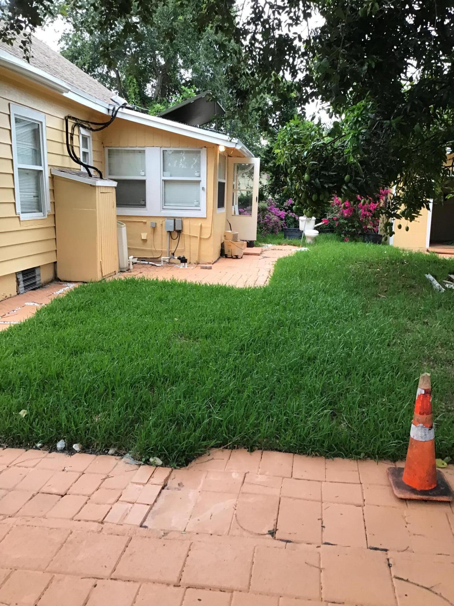 619 Southwest 10th Street Delray Beach, FL 33444 - Photo 8 of 88 1477923A-35E5-4926-8A54-613862BA8A3D