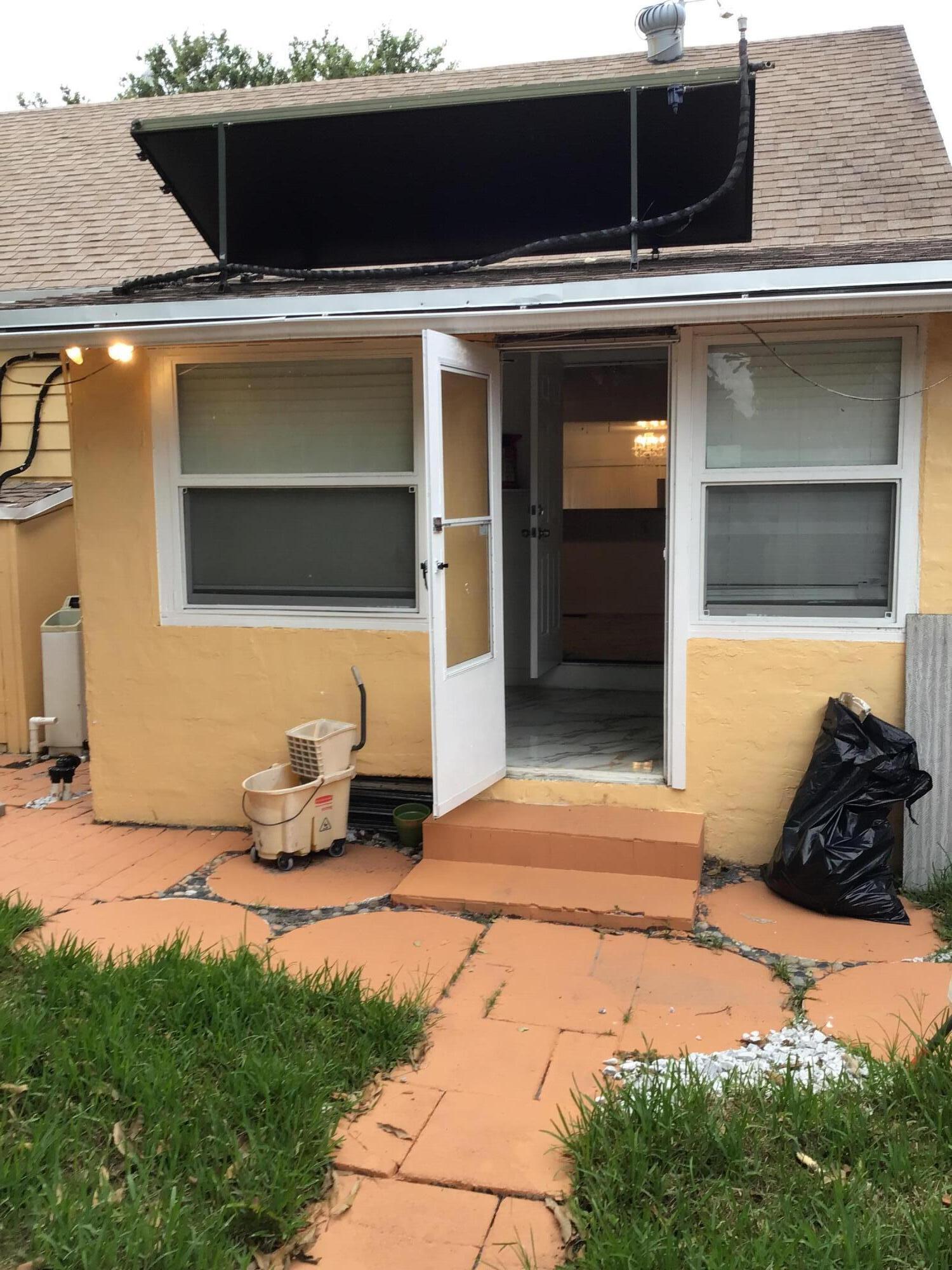 619 Southwest 10th Street Delray Beach, FL 33444 - Photo 10 of 88 9D93B2F7-50CD-4F01-9058-DE2C1B1F4703