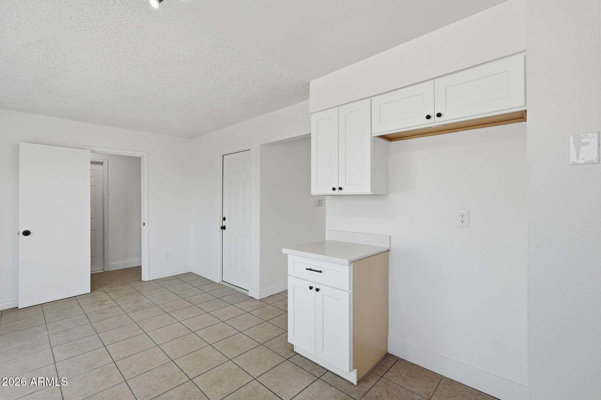 2012 West Romley Road Phoenix, AZ 85041 - Photo 12 of 37 Kitchen