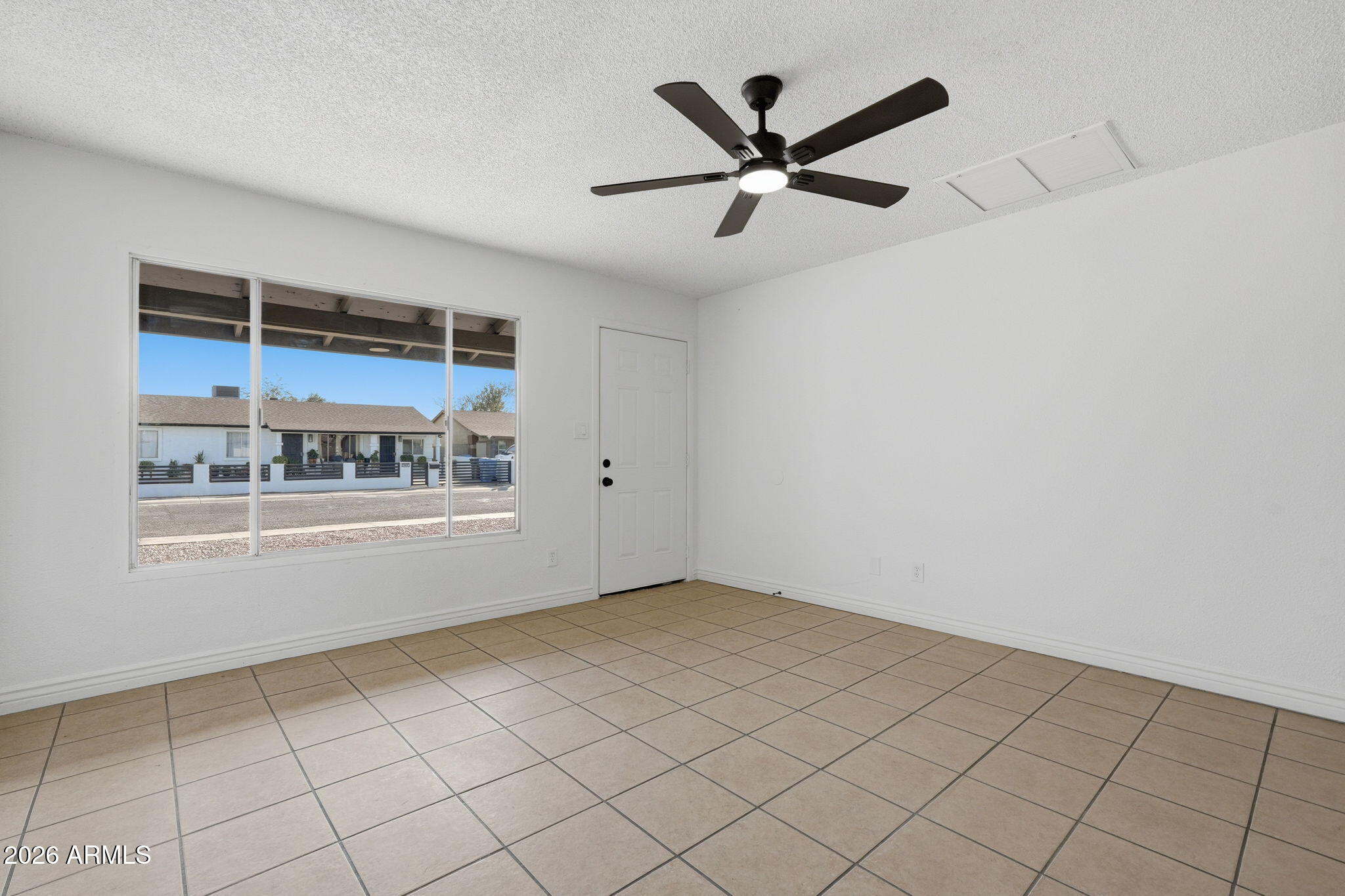 2012 West Romley Road Phoenix, AZ 85041 - Photo 7 of 37 Living Room