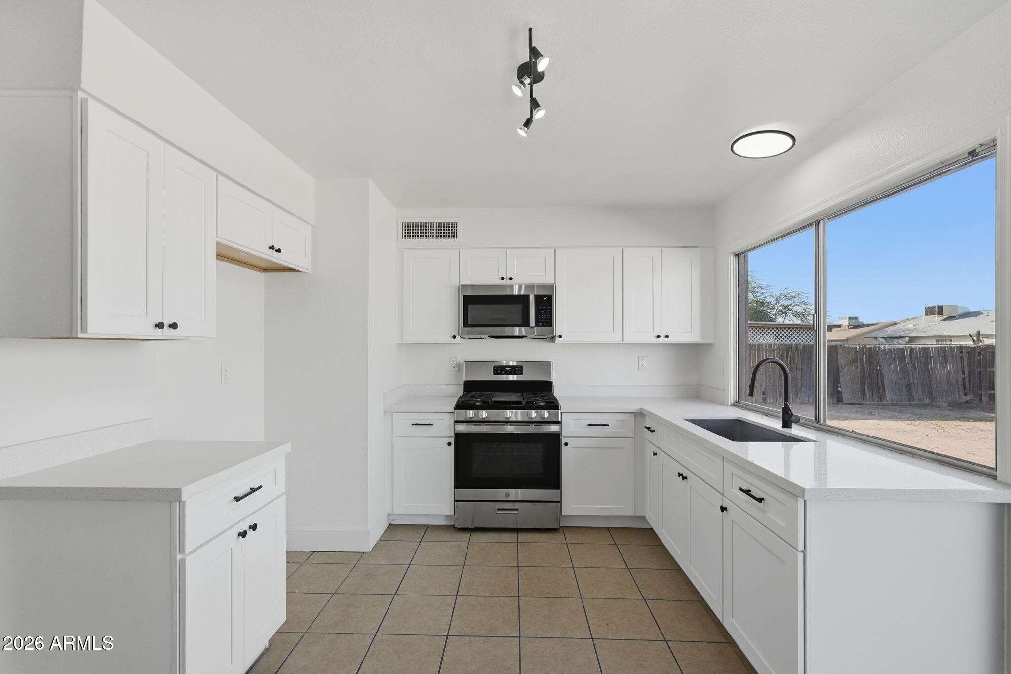 2012 West Romley Road Phoenix, AZ 85041 - Photo 9 of 37 Kitchen