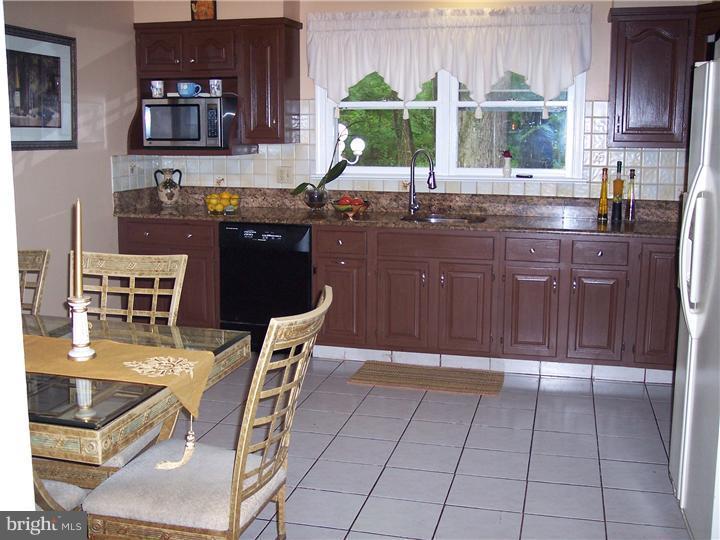 305 North Sproul Road Broomall, PA 19008 - Photo 6 of 19 Kitchen