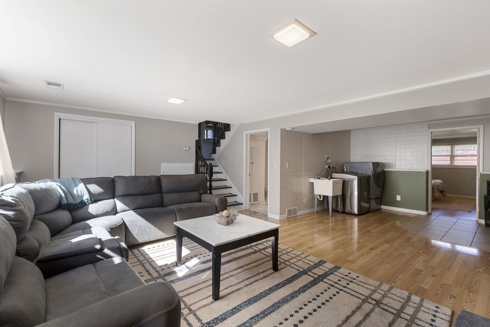 324 Alma Terrace Cary, IL 60013 - Photo 21 of 31 a living room with furniture