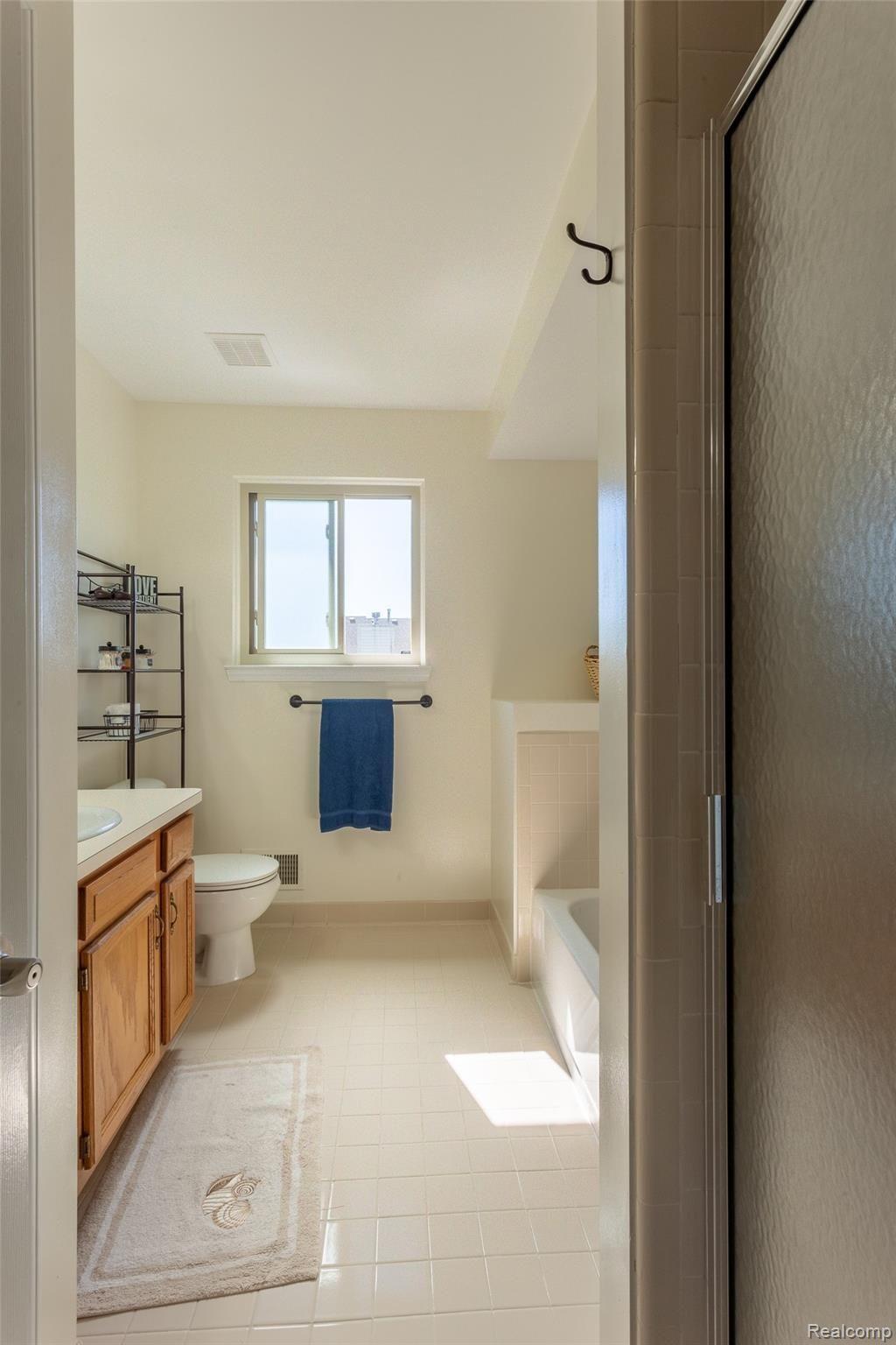 22580 Rambling Drive Macomb, MI 48044 - Photo 24 of 45 Rambling Dr_22580-Upper-Master Suite-35.jpg