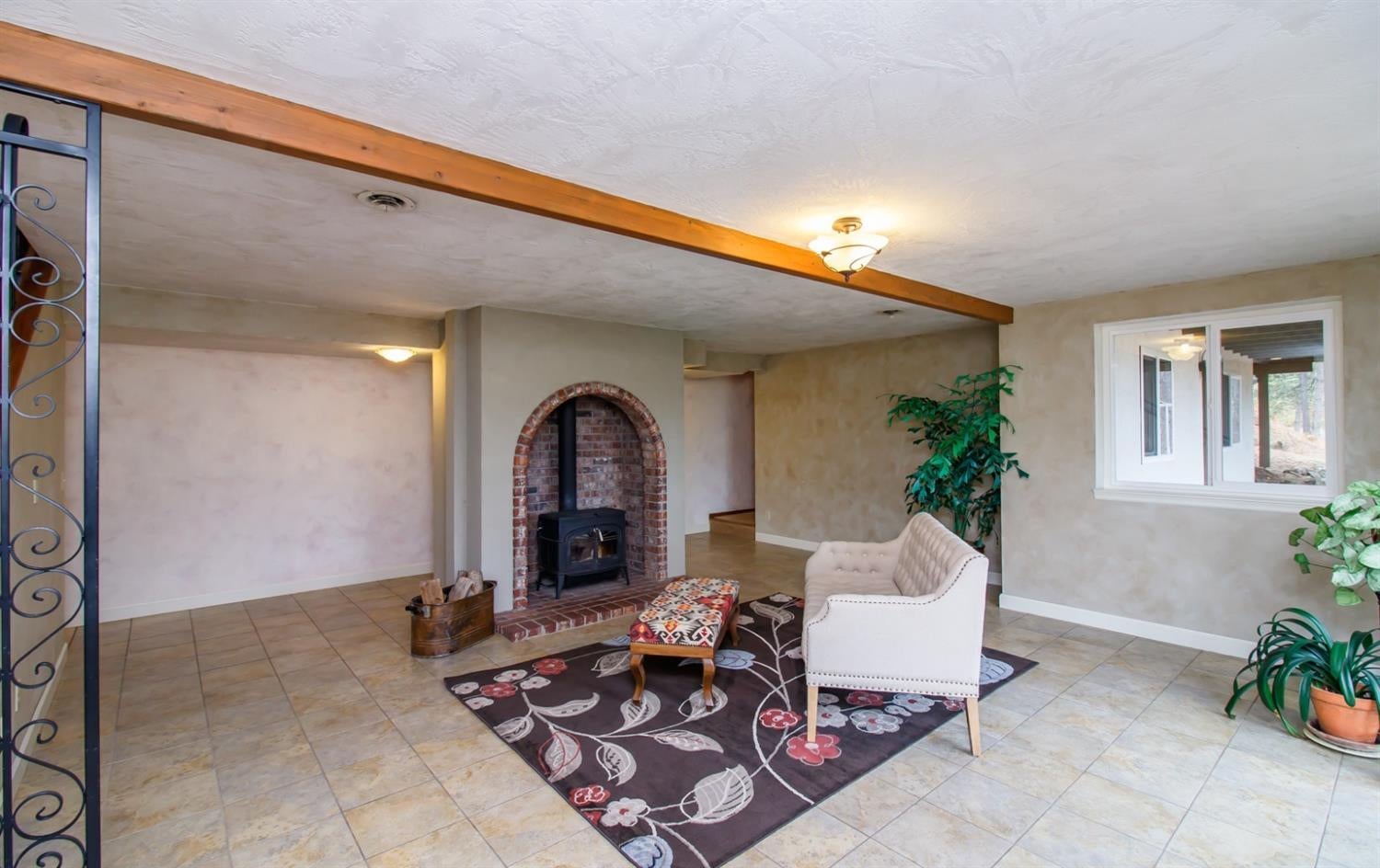 3800 Walker Creek Road Central Point, OR 97502 - Photo 22 of 35 Lower level family room