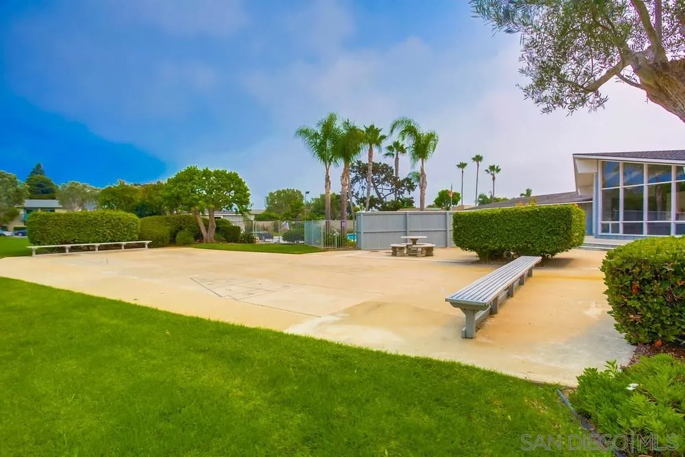 640 East Solana Circle Solana Beach, CA 92075 - Photo 14 of 15 a view of a garden with a house