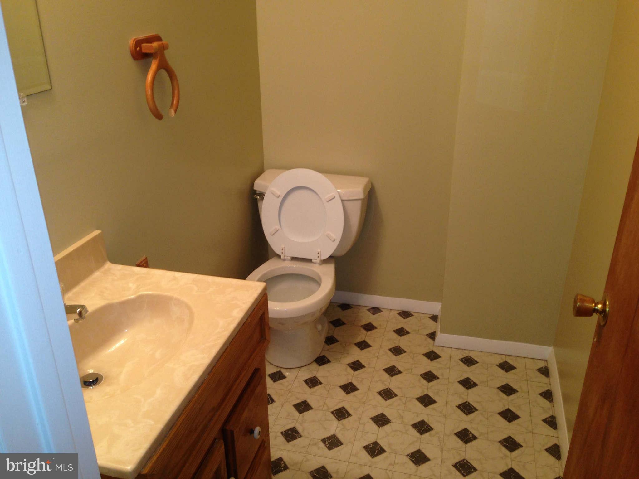 8647 Heathermill Road Baltimore, MD 21236 - Photo 3 of 12 Bath