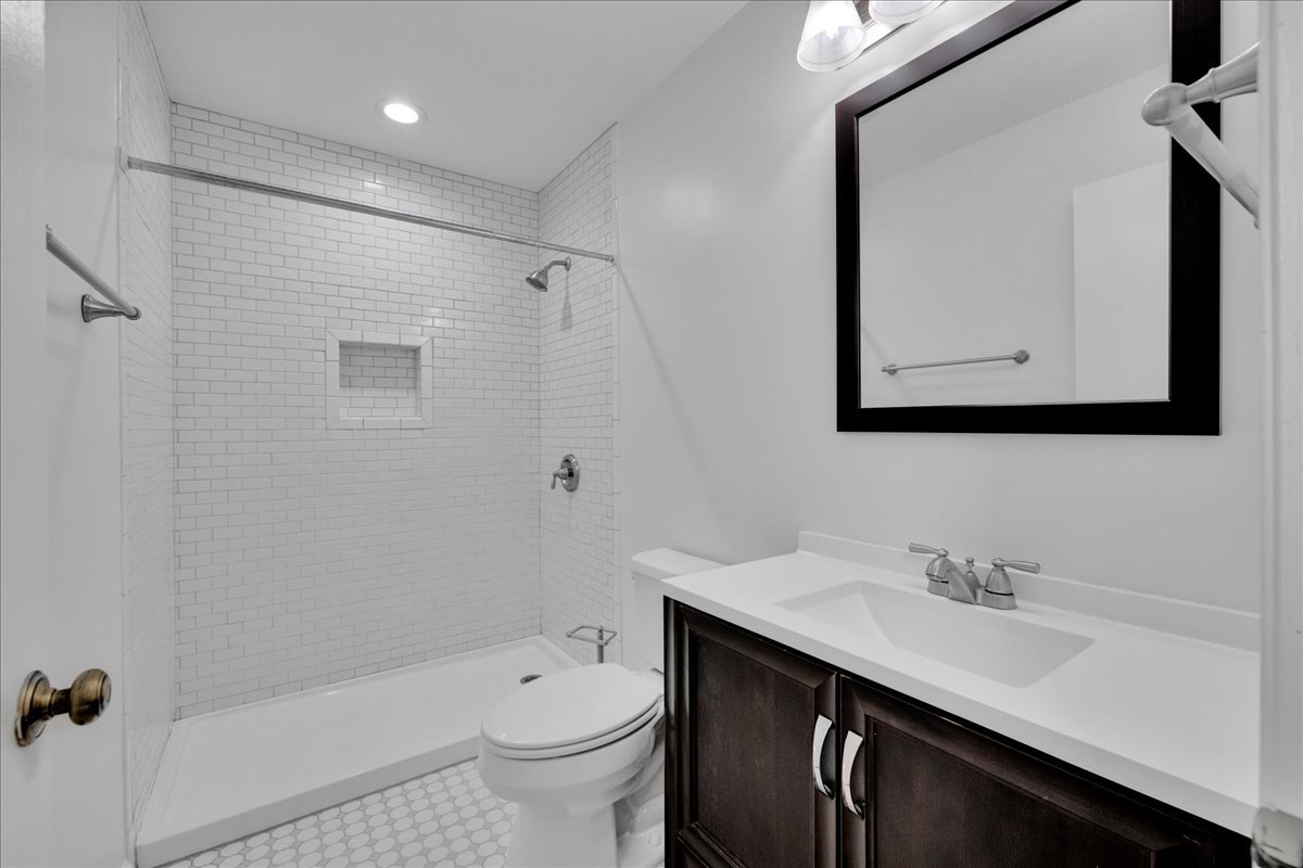 1049 Oswego Road Naperville, IL 60540 - Photo 19 of 27