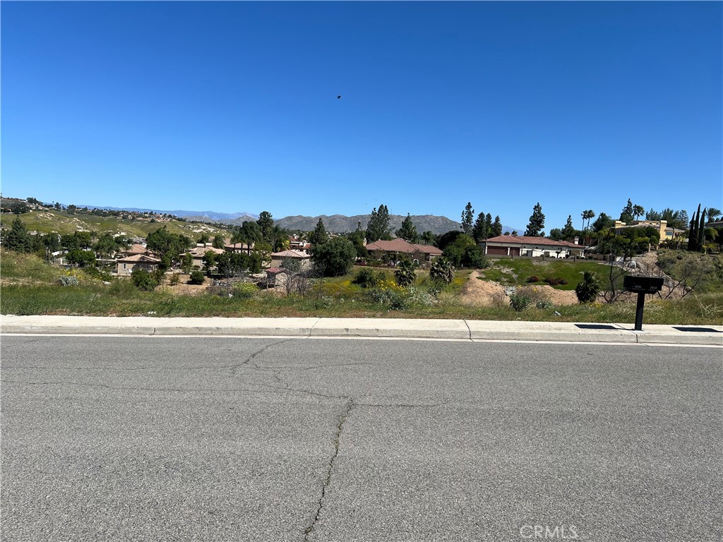 2035 Polo Court Riverside, CA 92506 - Photo 15 of 31