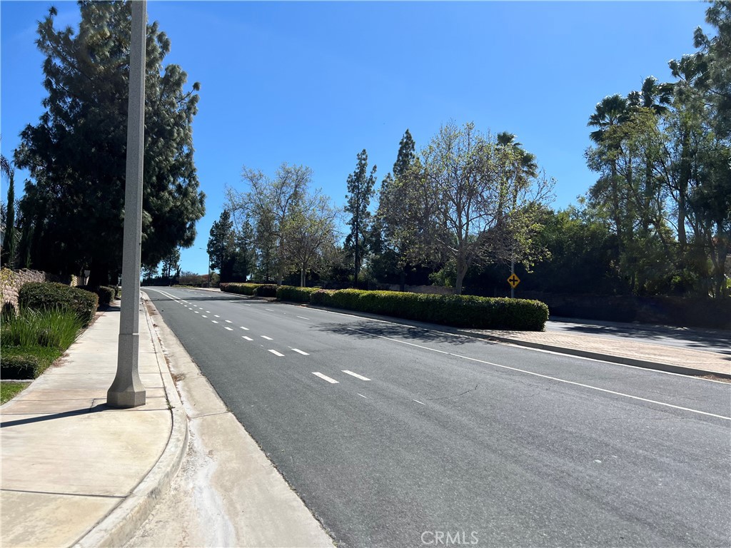 2035 Polo Court Riverside, CA 92506 - Photo 4 of 31