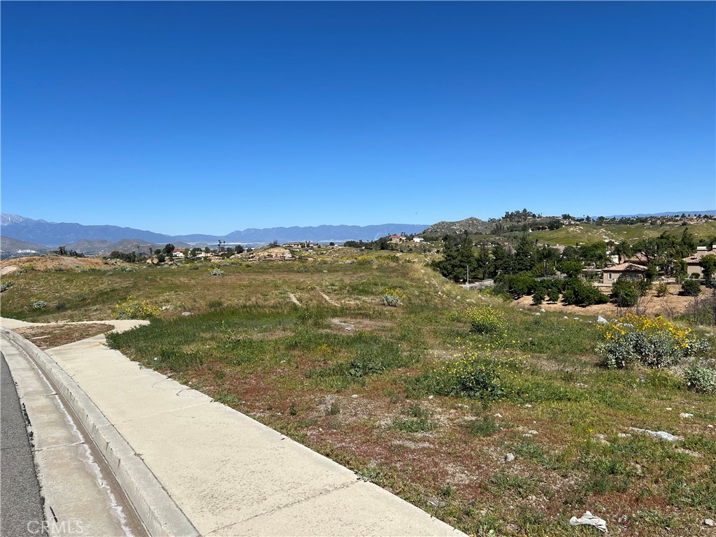 2035 Polo Court Riverside, CA 92506 - Photo 9 of 31