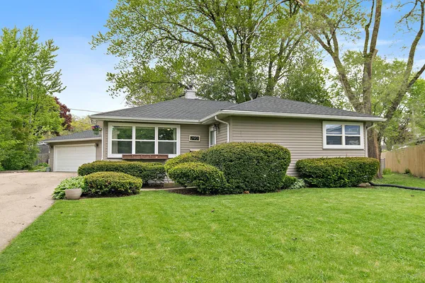 $425,000 | 2901 Stork Court, Rolling Meadows, IL 60008
