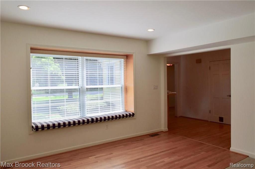 2750 Mohawk Lane Rochester Hills, MI 48306 - Photo 19 of 32