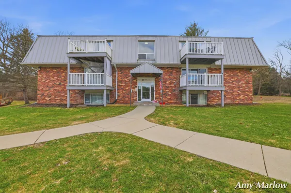 $187,000 | 6716 Cascade Road Southeast, Unit 39, Grand Rapids, MI 49546
