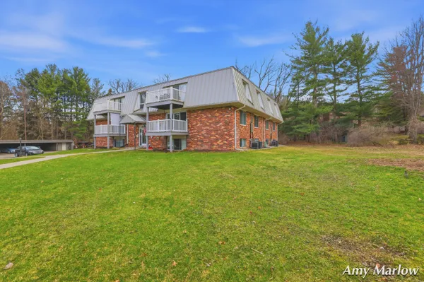 $187,000 | 6716 Cascade Road Southeast, Unit 39, Grand Rapids, MI 49546