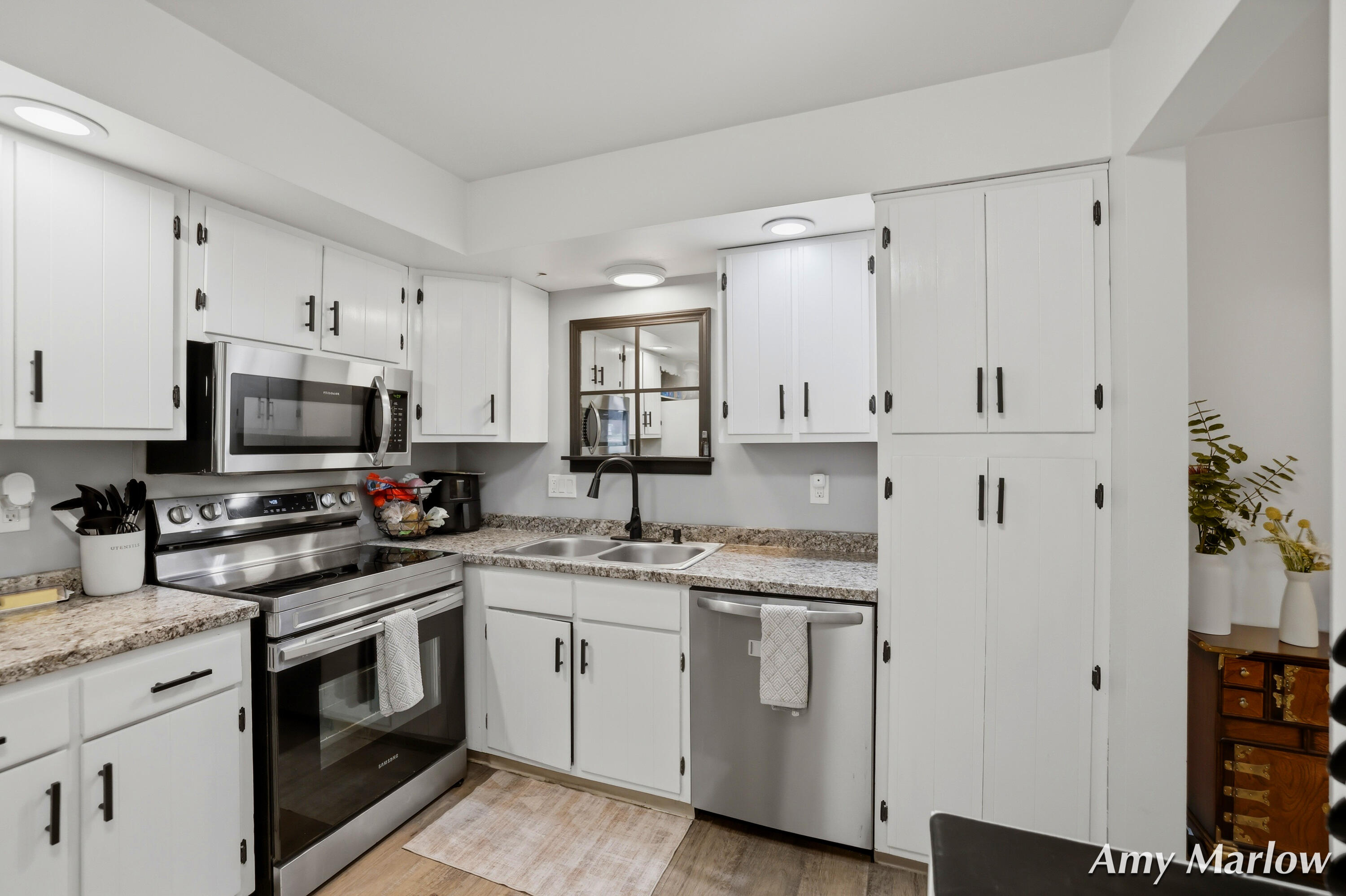 6716 Cascade Road Southeast, Unit 39 Grand Rapids, MI 49546 - Photo 9 of 32 Kitchen