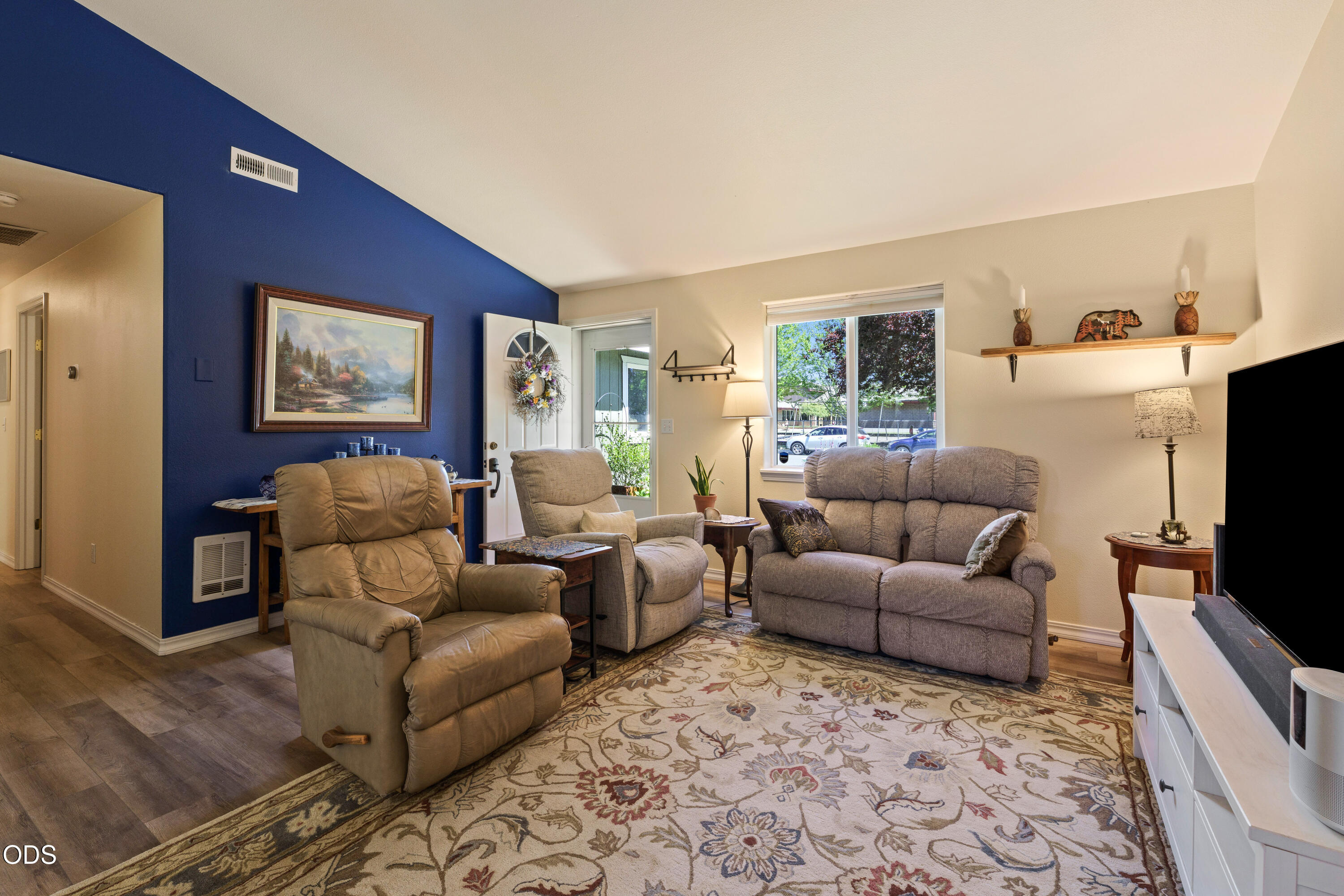1425 Southwest 31st Street Redmond, OR 97756 - Photo 4 of 29