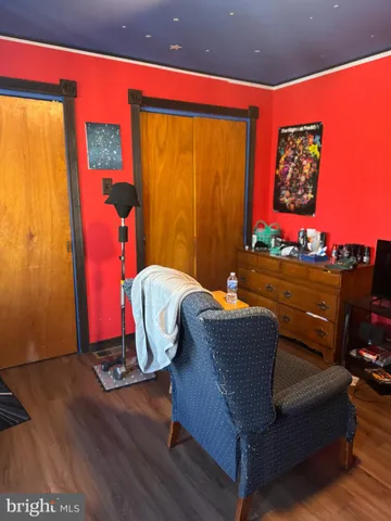 a view of a livingroom with furniture